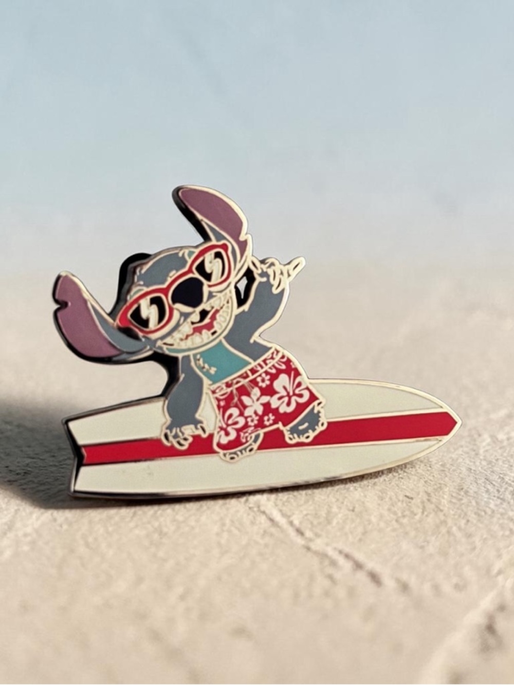 Disney pin Lilo and Stitch surfing surfboard